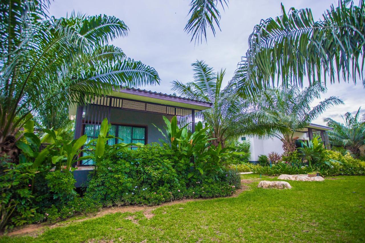 Palm Pran Resort Pran Buri Exterior photo