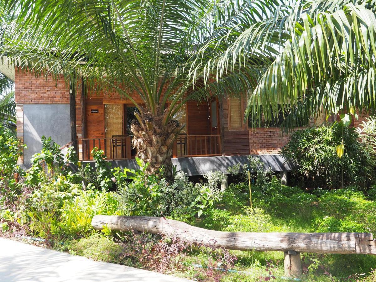 Palm Pran Resort Pran Buri Exterior photo